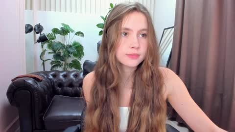 Snapshot of velvet_cherry chatting on 5, 2, 2025 velvet_cherry online show from 5, 2, 2025