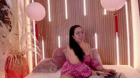 Emma Curly online show from 18, 4, 2026