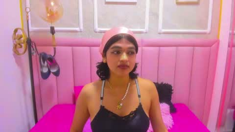 velvet_giirll online show from 6, 7, 2026