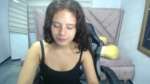 velvet_moon_v online show from 10, 9, 2025