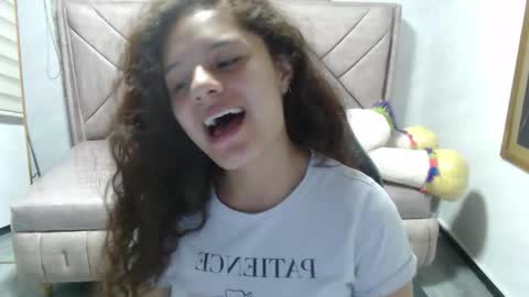 velvet_moon_v online show from 27, 10, 2025