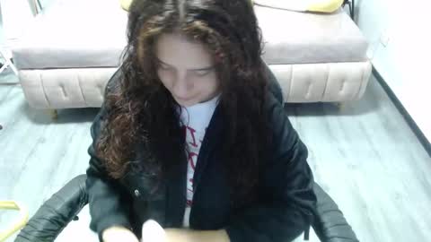 velvet_moon_v online show from 18, 11, 2025