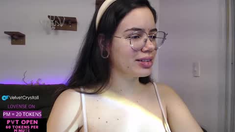 Snapshot of velvetcrystal chatting on 8, 10, 2025  Crystal         PVT OPEN online show from 8, 10, 2025