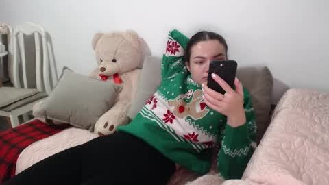 Snapshot of velvetmoon123 chatting on 15, 12, 2025 velvetmoon123 online show from 15, 12, 2025