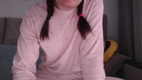 Snapshot of velvetmoon123 chatting on 27, 2, 2026 velvetmoon123 online show from 27, 2, 2026