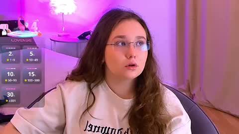 Snapshot of velvetvixencute chatting on 25, 10, 2025 velvetvixencute online show from 25, 10, 2025