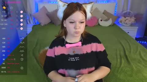 Snapshot of velvetvixonx chatting on 8, 9, 2025 velvetvixonx online show from 8, 9, 2025