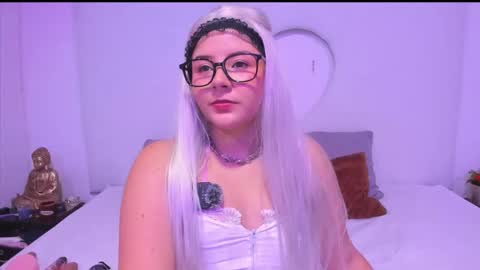 Snapshot of velvetwhite chatting on 21, 9, 2025 Sofia online show from 21, 9, 2025