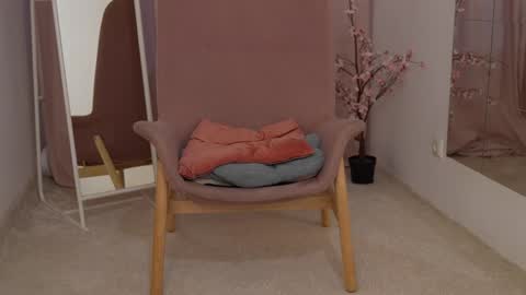 Snapshot of venera_style chatting on 8, 1, 2025 VENERA online show from 8, 1, 2025