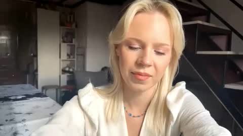 Snapshot of venessabonavia chatting on 24, 10, 2025 Lisa online show from 24, 10, 2025