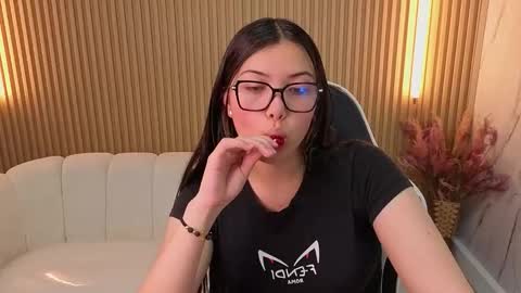 Snapshot of venus_velvet_tp chatting on 4, 12, 2025 Venus online show from 4, 12, 2025