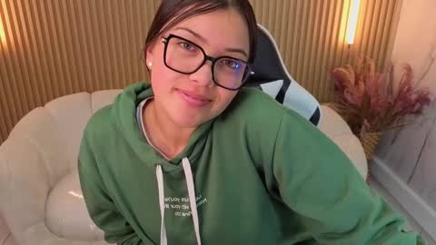 Snapshot of venus_velvet_tp chatting on 15, 12, 2025 Venus online show from 15, 12, 2025