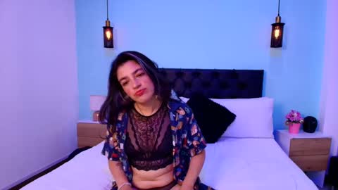 venus_white3 online show from 8, 9, 2025