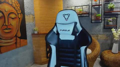 Venus Blazer  online show from 2, 11, 2025