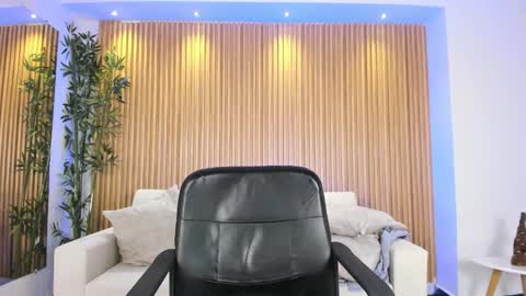 Snapshot of venuscooper_ chatting on 15, 11, 2025 Venus Cooper Everyday From 1400 to 2200 Col Time online show from 15, 11, 2025