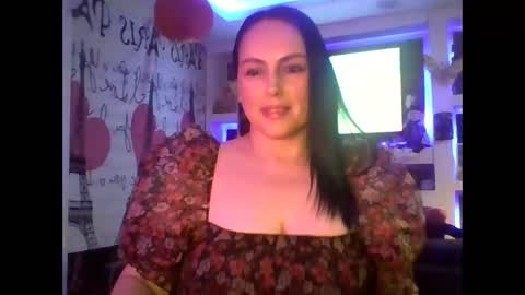 Snapshot of venusina07 chatting on 12, 10, 2025 VENUSINA07 online show from 12, 10, 2025