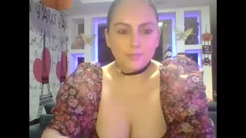 Snapshot of venusina07 chatting on 18, 10, 2025 VENUSINA07 online show from 18, 10, 2025
