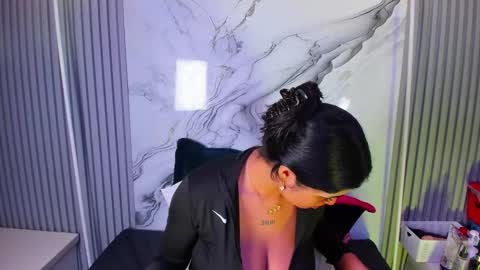 Venusowen  online show from 13, 5, 2026