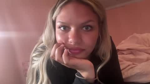 Snapshot of veranikimi chatting on 22, 6, 2026 veranikimi online show from 22, 6, 2026