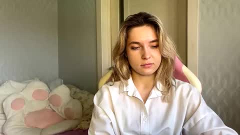 Snapshot of verlieweit chatting on 4, 10, 2025 Nova online show from 4, 10, 2025