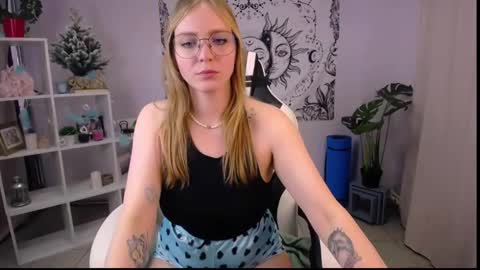 Snapshot of veronicaandersen chatting on 2, 2, 2025 VERONICA online show from 2, 2, 2025