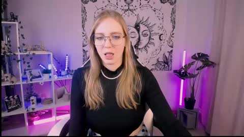 Snapshot of veronicaandersen chatting on 25, 2, 2025 VERONICA online show from 25, 2, 2025