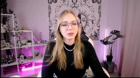 Snapshot of veronicaandersen chatting on 27, 2, 2025 VERONICA online show from 27, 2, 2025