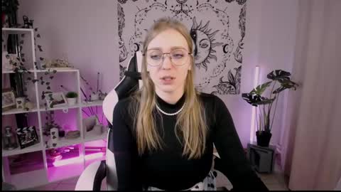 Snapshot of veronicaandersen chatting on 28, 2, 2025 VERONICA online show from 28, 2, 2025