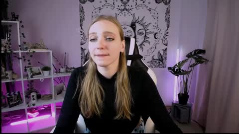 Snapshot of veronicaandersen chatting on 2, 3, 2025 VERONICA online show from 2, 3, 2025