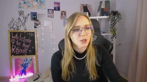 Snapshot of veronicaandersen chatting on 6, 3, 2025 VERONICA online show from 6, 3, 2025