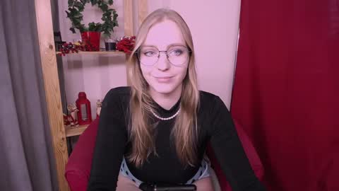 Snapshot of veronicaandersen chatting on 12, 3, 2025 VERONICA online show from 12, 3, 2025