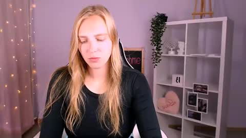 Snapshot of veronicaandersen chatting on 9, 9, 2025 VERONICA online show from 9, 9, 2025