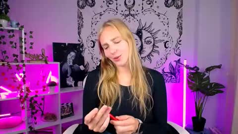 Snapshot of veronicaandersen chatting on 13, 9, 2025 VERONICA online show from 13, 9, 2025