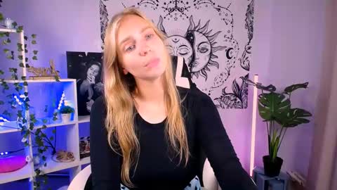 Snapshot of veronicaandersen chatting on 14, 9, 2025 VERONICA online show from 14, 9, 2025