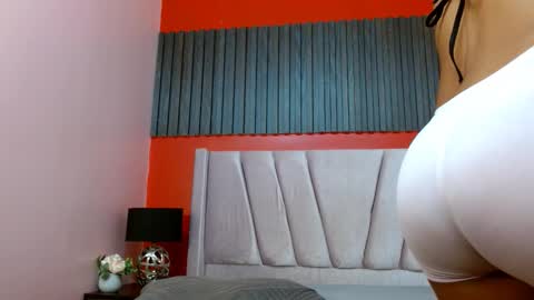 Veronica Robles online show from 25, 9, 2025