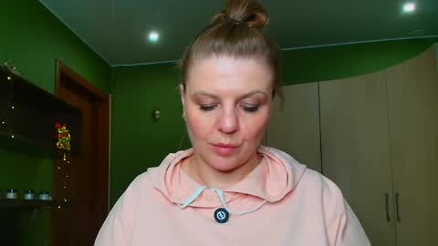 Snapshot of veronikawgold chatting on 27, 5, 2026 VeronikawGold online show from 27, 5, 2026