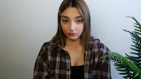 Snapshot of veryveryshygirl chatting on 4, 5, 2026 Ana online show from 4, 5, 2026