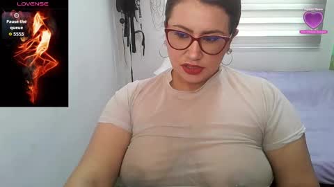 Snapshot of vesper_vixen chatting on 18, 9, 2025 Vesper Vixen online show from 18, 9, 2025