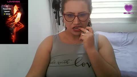 Snapshot of vesper_vixen chatting on 19, 9, 2025 Vesper Vixen online show from 19, 9, 2025