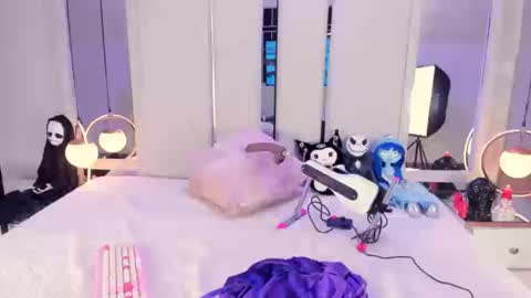 Vesper Velvet  online show from 27, 9, 2025