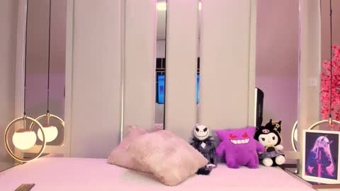 Vesper Velvet  online show from 4, 11, 2025