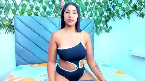 Snapshot of vfridaper chatting on 28, 9, 2025 Frida online show from 28, 9, 2025