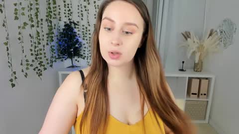 Snapshot of via_lattea_ chatting on 15, 12, 2024 Camilla online show from 15, 12, 2024