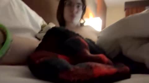 Snapshot of viaaann12 chatting on 12, 11, 2025 viaaann12 online show from 12, 11, 2025