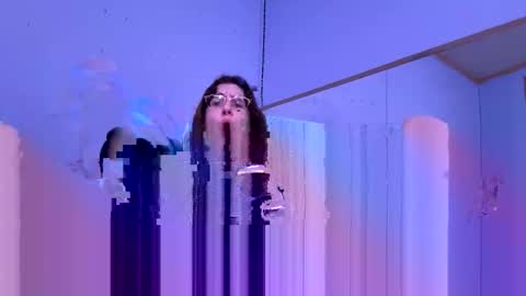 Snapshot of viaaann12 chatting on 17, 11, 2025 viaaann12 online show from 17, 11, 2025