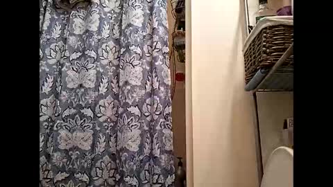 Snapshot of vibenfeelingood chatting on 3, 11, 2025 vibenfeelingood online show from 3, 11, 2025