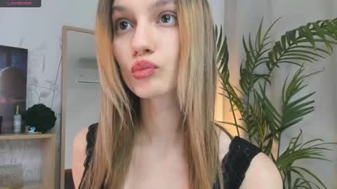 Snapshot of vibes_of_joy chatting on 3, 3, 2025 Mikky online show from 3, 3, 2025
