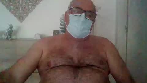 Snapshot of vic_manu chatting on 13, 4, 2026 vic_manu online show from 13, 4, 2026