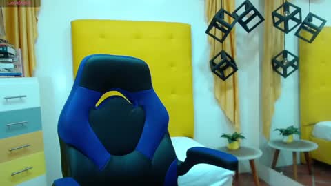 nahomy online show from 4, 2, 2025