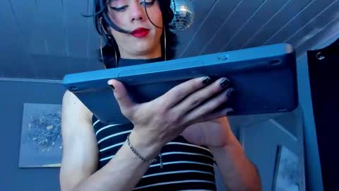  Vicky  online show from 1, 5, 2026